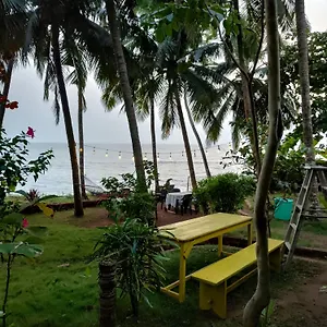 Perch By The Sea Couette-café